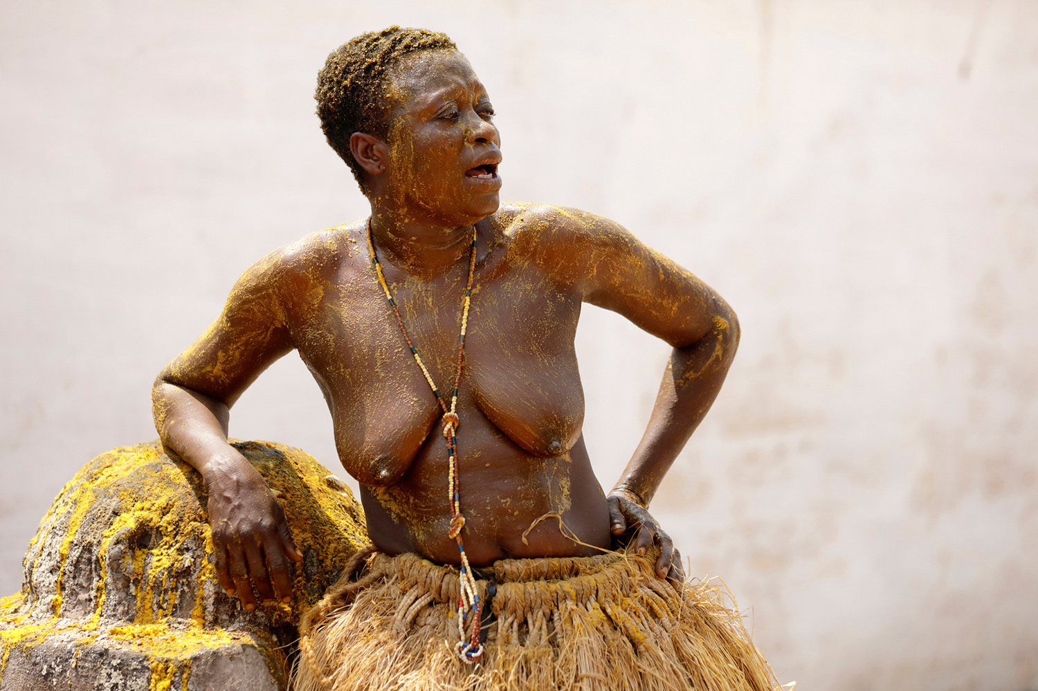 Femme adepte du culte Kokou au Bénin en 2017