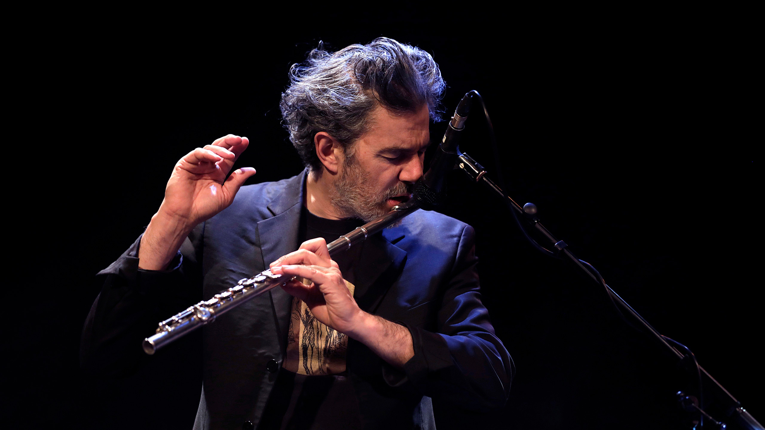 Le flûtiste Jocelyn Mienniel en concert au Comptoir Halle Roublot à Fontenay-sous-Bois en 2024