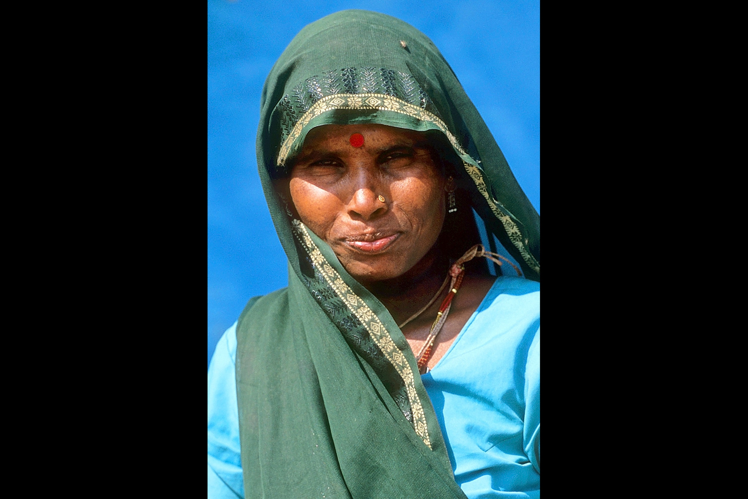 Femme en sari dans la ville de Bodhgaya en Inde en 2005