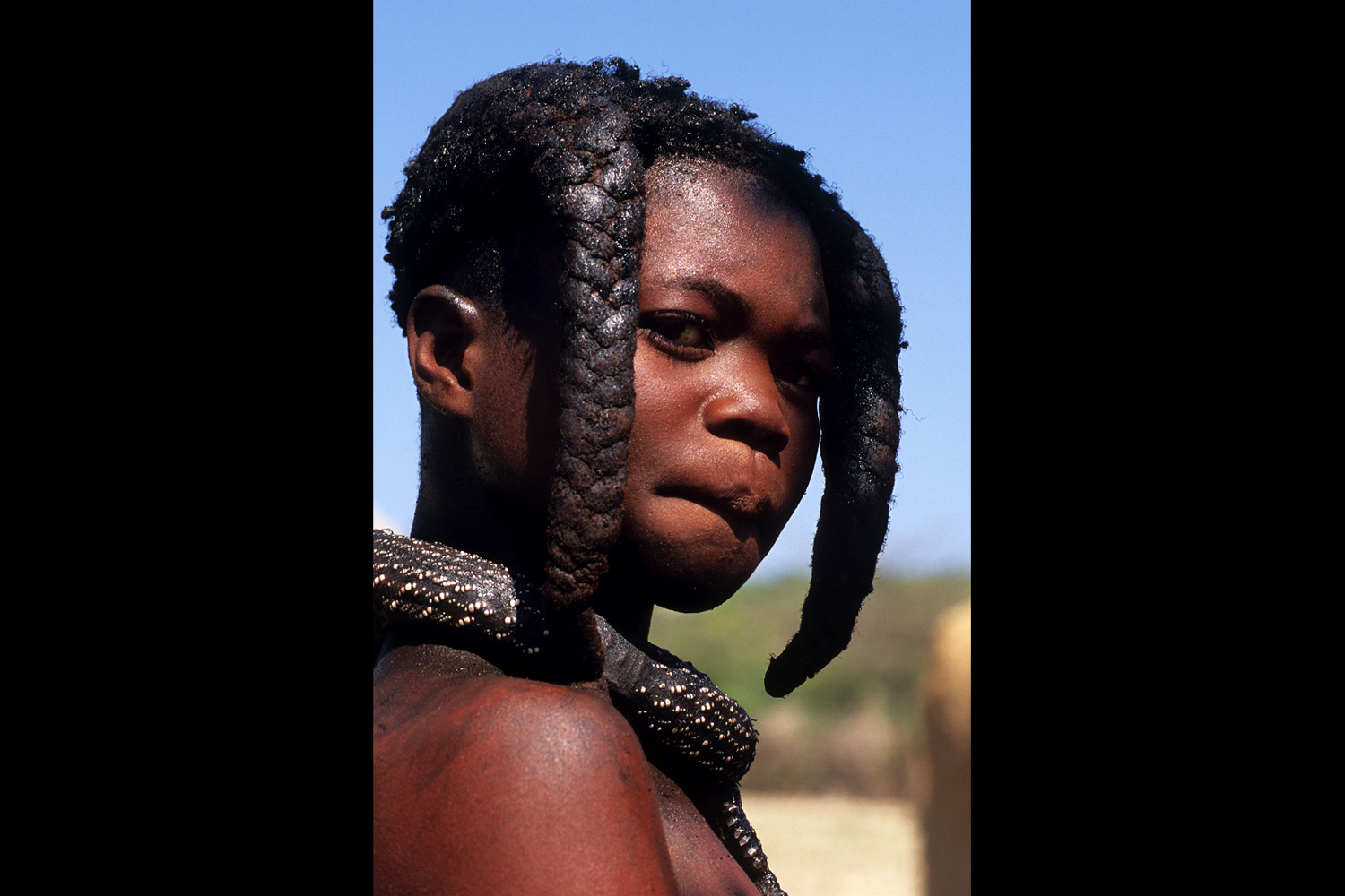 Jeune fille Himba dans la région du Kaokoland en Namibie en 2006