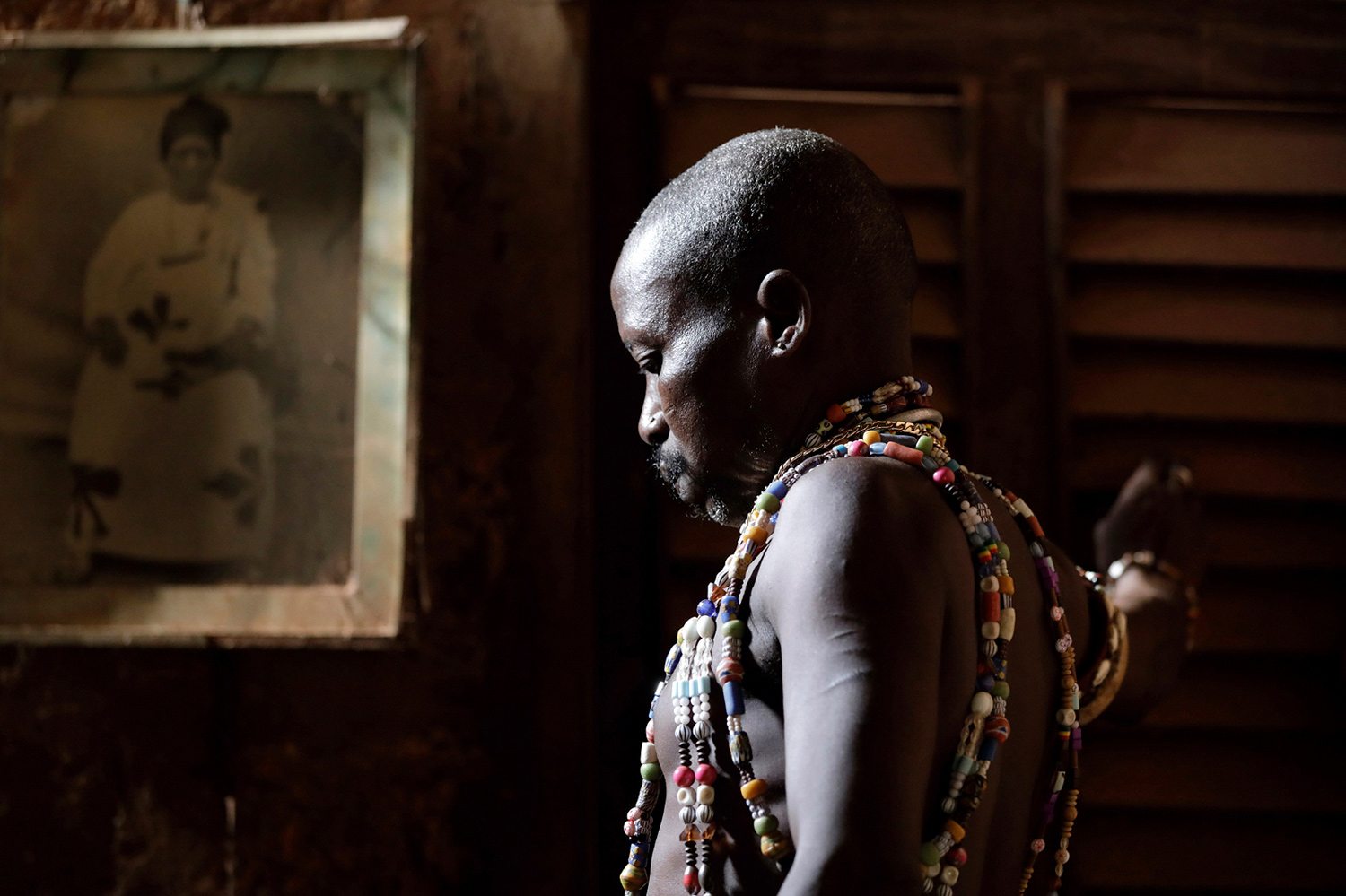Prêtre du culte Dangbé lors d’une cérémonie vaudou au Bénin en 2017