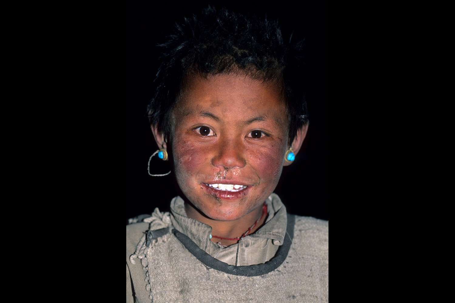 Jeune nomade près du lac Peikutso au Tibet en 2004