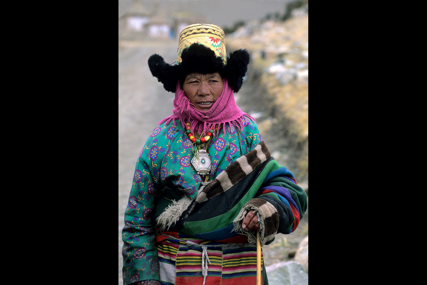 Pèlerine ayant accompli la kora autour du mont Kailash au Tibet en 2004