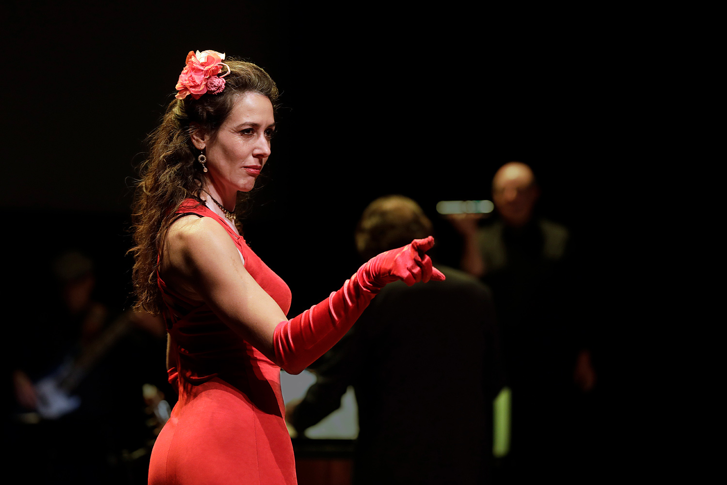 Audrey Stupovski, artiste multidisciplinaire, lors du spectacle La musique fait son cinéma au Théâtre Jean Arp à Clamart en 2022
