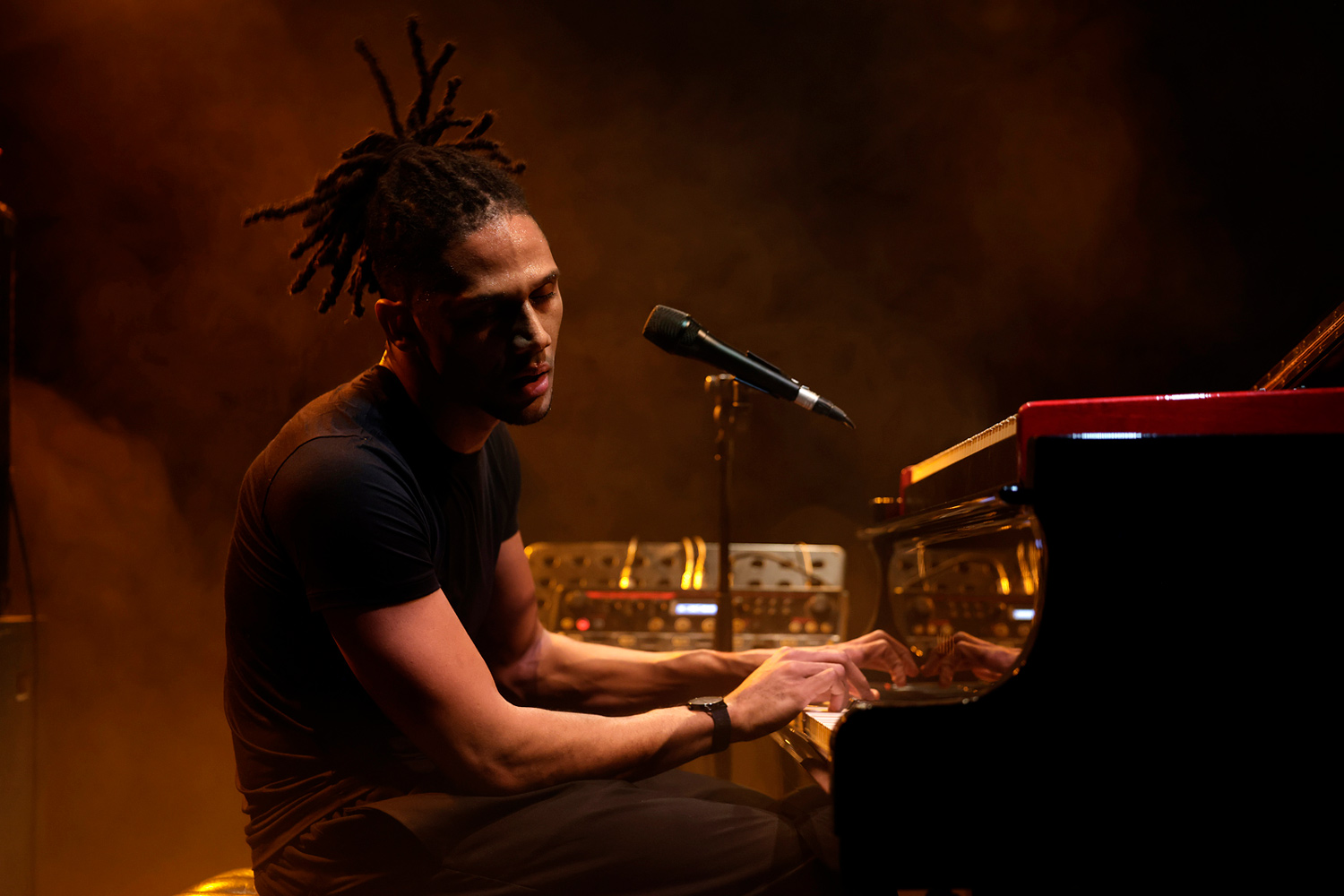 Grégory Privat, pianiste, lors du concert de présentation de l’album « Phoenix » au Comptoir Halle Roublot à Fontenay-sous-Bois en 2024