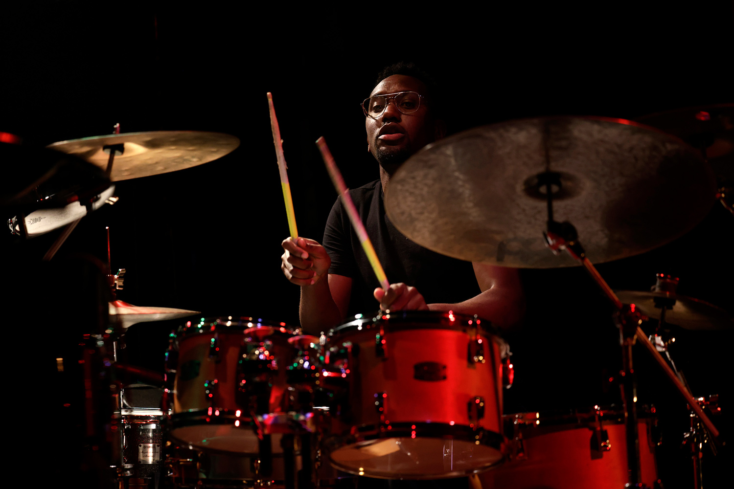 Tilo Bertholo, batteur, lors du concert de Grégory Privat autour de l’album « Phoenix » au Comptoir Halle Roublot à Fontenay-sous-Bois en 2024