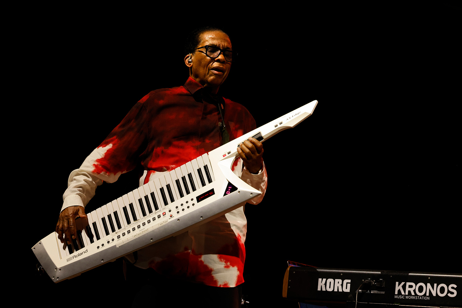 Herbie Hancock, légende du jazz, en concert au La Défense Jazz Festival à Paris en 2025
