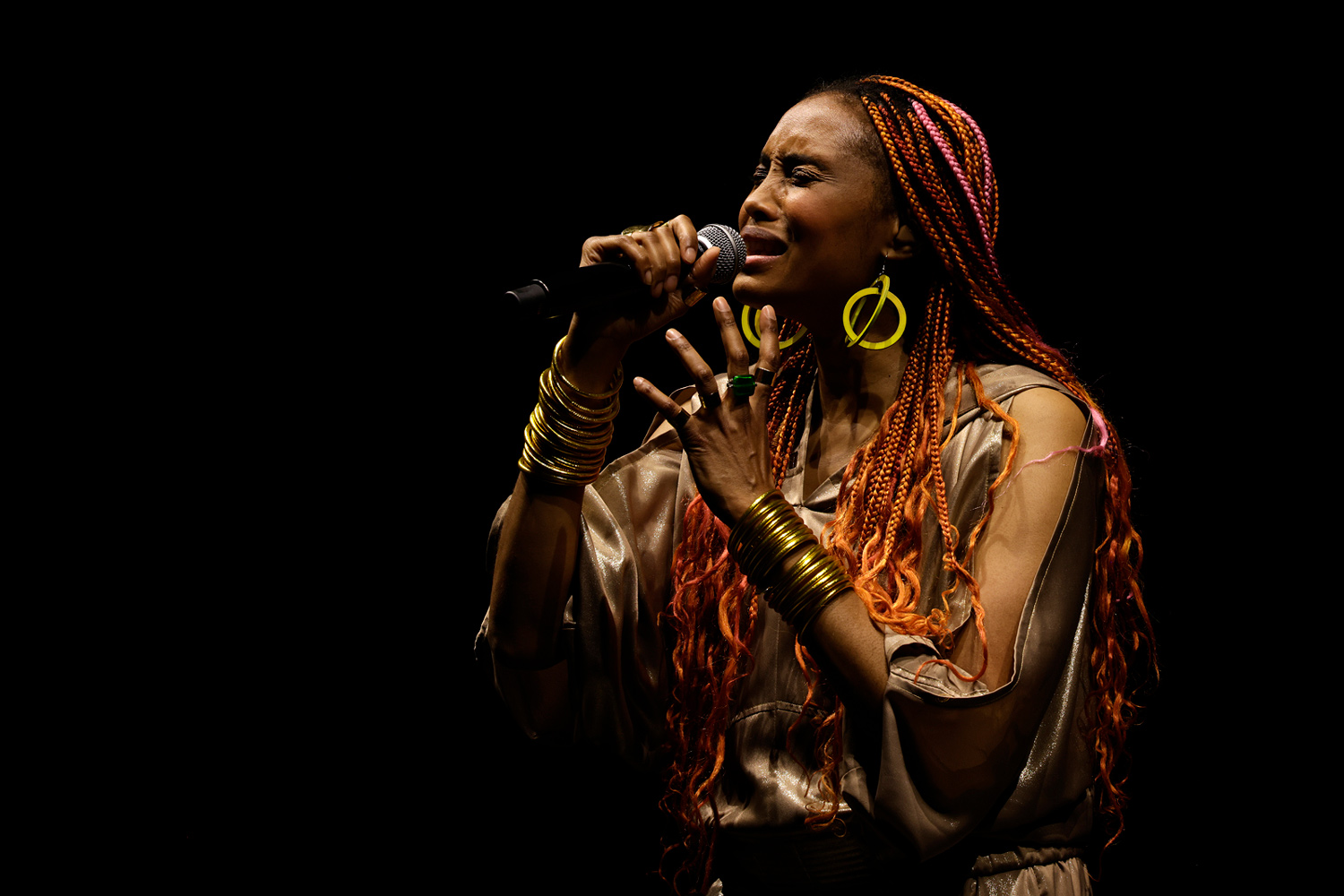 Imany, chanteuse, lors du concert « Voodoo Cello » au La Défense Jazz Festival à Paris en 2024