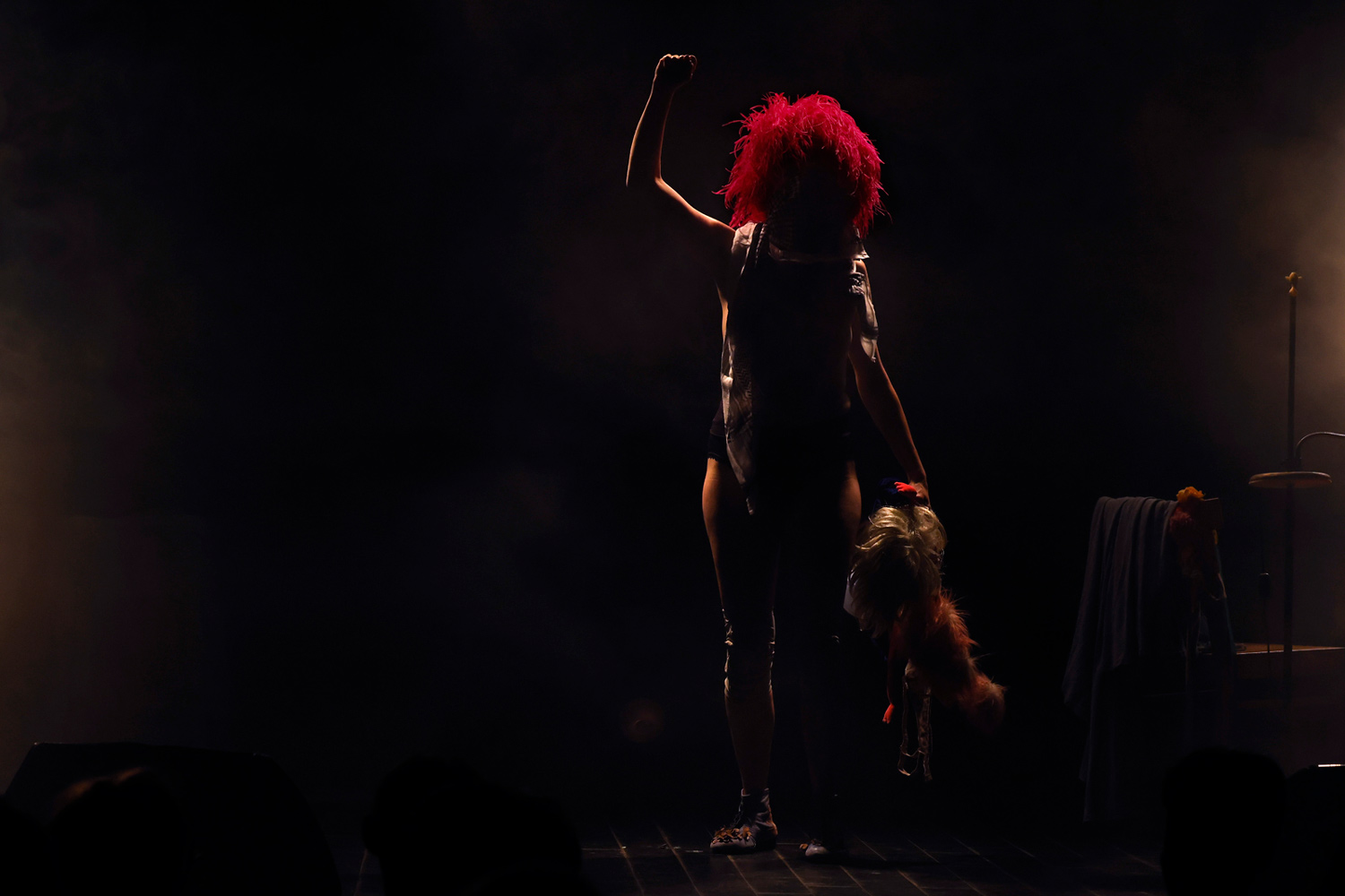 La chanteuse Leïla Martial lors du spectacle « JUBILÄ » au Pan Piper à Paris en 2026