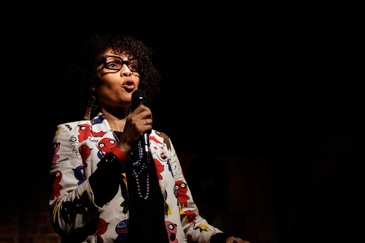 Marie Martias, slameuse, lors de la soirée Afro Queer Rising aux Cariatides à Paris en 2023