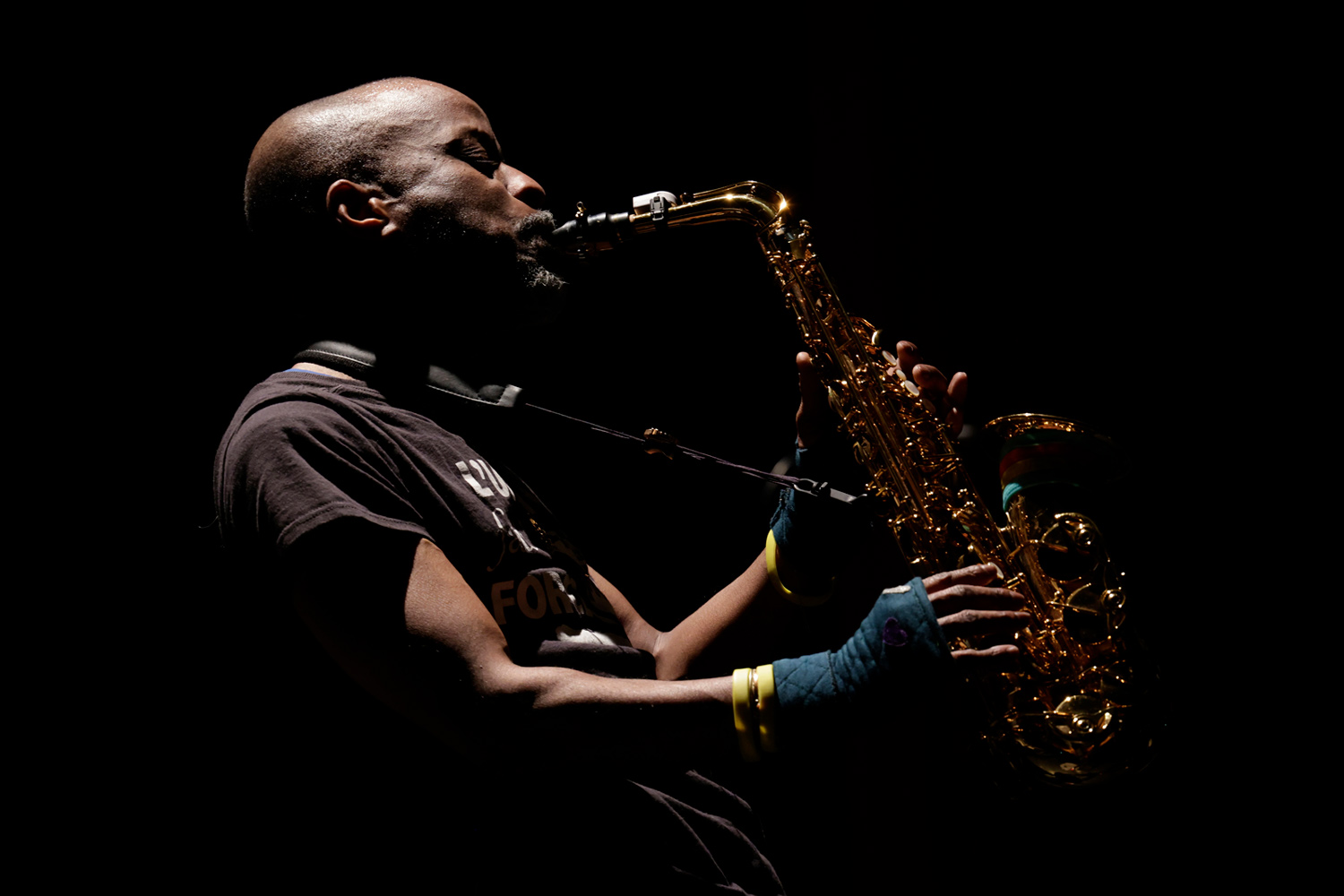 Jowee Omicil, saxophoniste, en concert à Stains en 2025